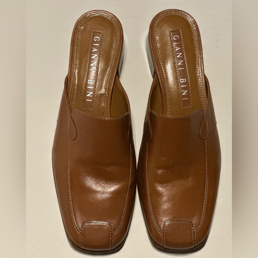 Gianni Bini Women’s Tan Leather Slip-Ons, size 7M